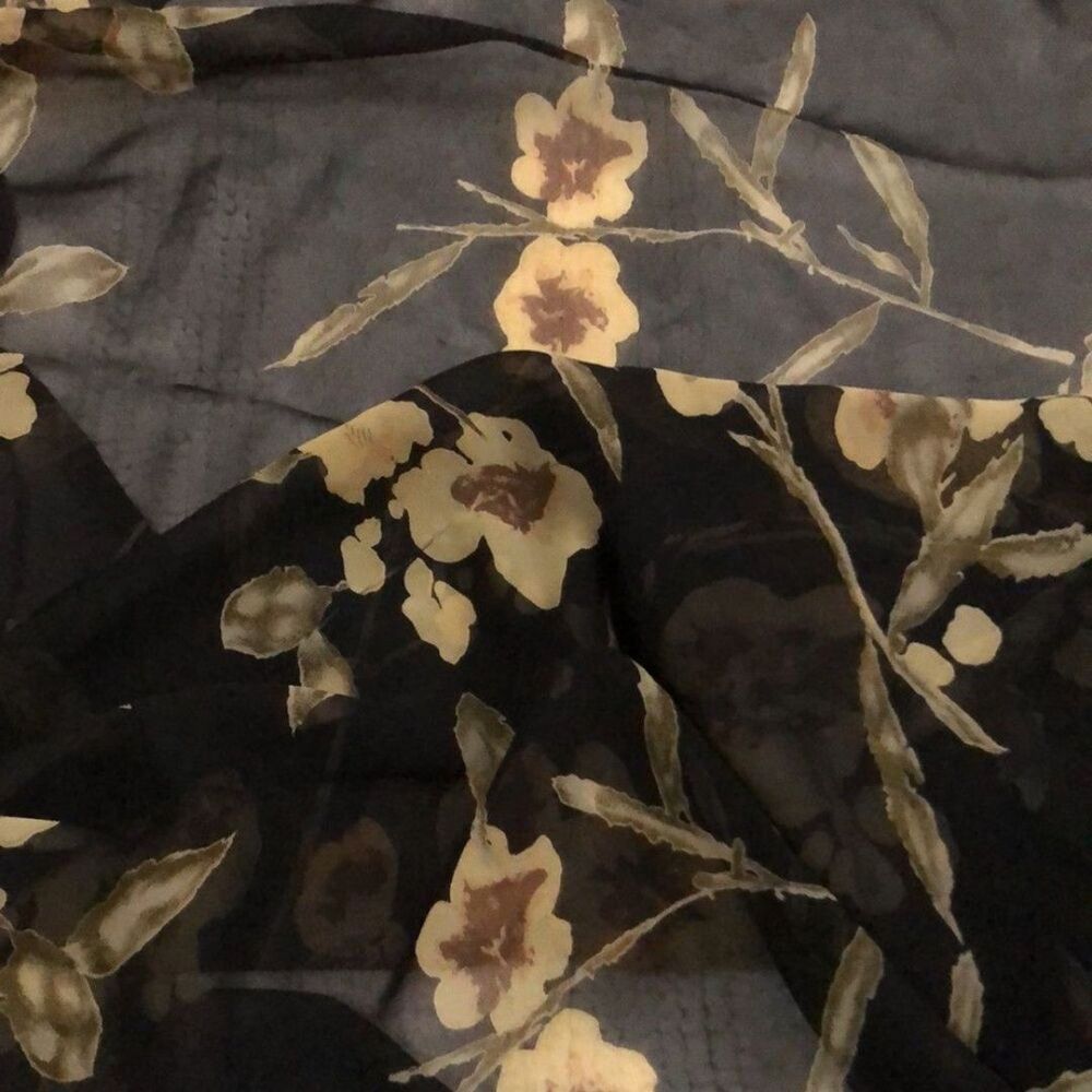 Gorgeous scarf flower print black beige